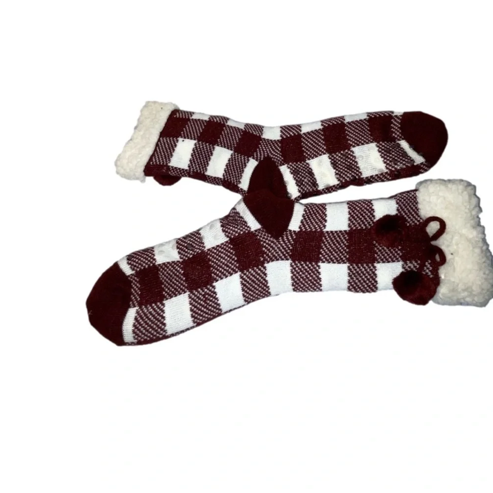 Bass Pro Shops Red Plaid Comfy Checkered Natural Reflections w. Pom Poms Fluffy